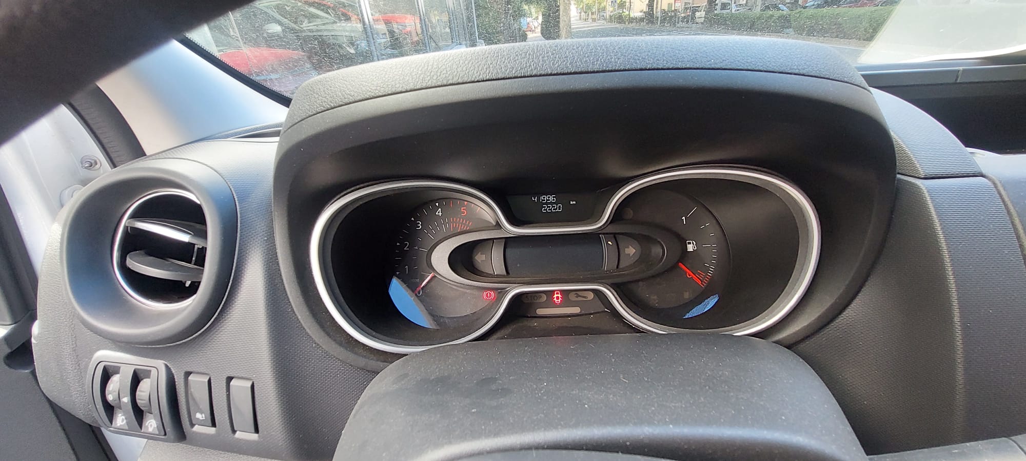 Renault Trafic 2.0 120cv miniatura 11
